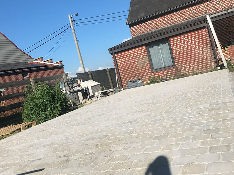16_Pavage_allee_jardin_entree_DBA_Parcs_et_Jardins_Andy_Debacker_Cloture_Terrassement_Abattage_Elagage_Jardins_Belgique_hainaut_leuze_Tournai_mons